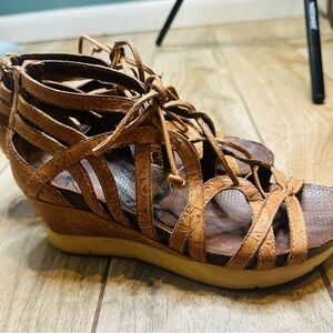 OTBT Nomadic Hickory Leather Lace Up Gladiator Wedge Sandals Size 7.5M